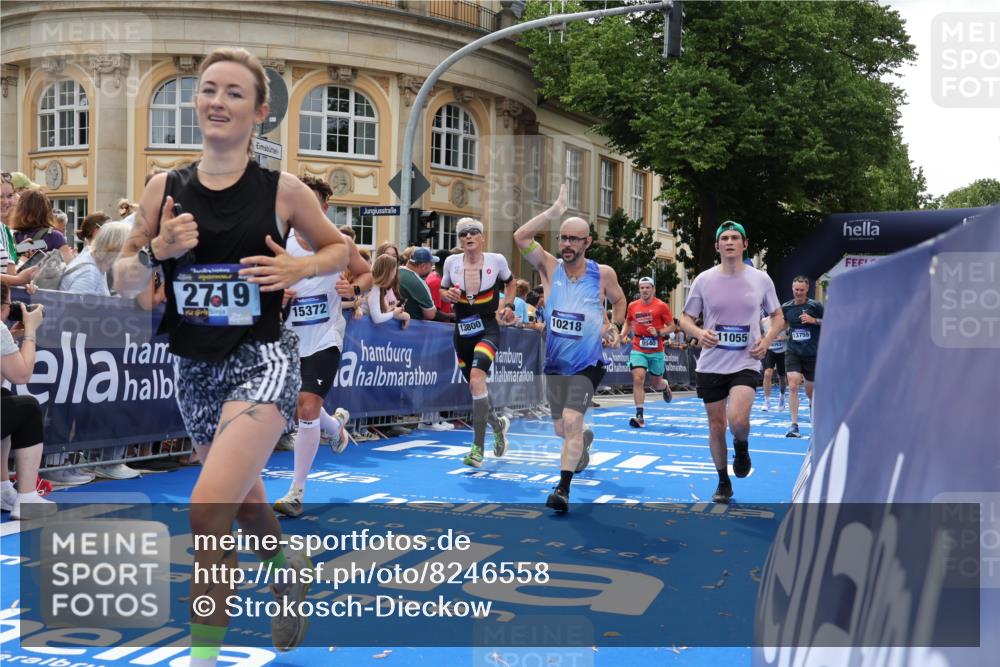 29.06.2025 - hella hamburg halbmarathon Strokosch-Dieckow http://msf.ph/oto/8246558 29.06.2025 10:38:48 Ziel 2296, 2719, 2980, 3783, 6684, 8450, 8958, 9264, 9540, 10218, 11055, 11281, 11282, 13137, 13755, 13800, 14093, 15257, 15372, 17722, 19004 meine-sportfotos.de