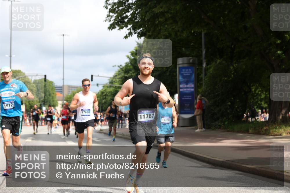 29.06.2025 - hella hamburg halbmarathon Yannick Fuchs http://msf.ph/oto/8246565 29.06.2025 10:35:14 20KM 1677, 1882, 1912, 2324, 2568, 2714, 2949, 3332, 4843, 4889, 5007, 5014, 5026, 5050, 5410, 5745, 5916, 6080, 6429, 7080, 7284, 8074, 8370, 8465, 8629, 8966, 9979, 10369, 10934, 10968, 10978, 11767, 11959, 12365, 13029, 13158, 13667, 14092, 14820, 15164, 15493, 15542, 15689, 16201, 16249, 16347, 16599, 17214, 17620, 17724, 17971, 18173, 18192, 18399 meine-sportfotos.de