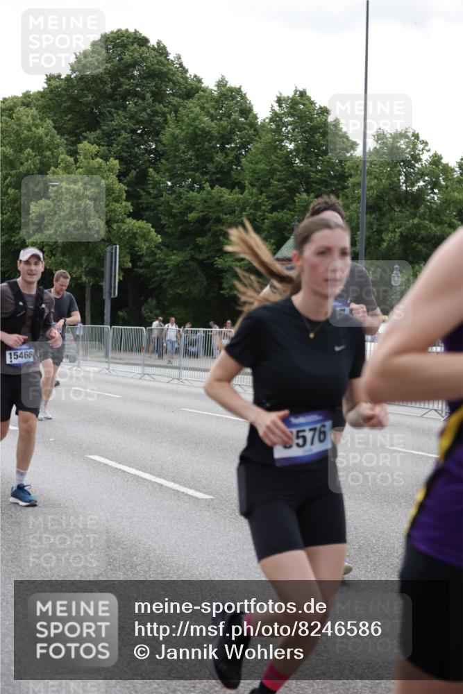 29.06.2025 - hella hamburg halbmarathon Jannik Wohlers http://msf.ph/oto/8246586 29.06.2025 10:30:36 Lombardsbrücke 1472, 1773, 2097, 2268, 2505, 3131, 6195, 6620, 6787, 7351, 8757, 9576, 10989, 11981, 11988, 12384, 12627, 14095, 14803, 15466, 15589, 17224, 17463, 17742, 17966, 19052, 19226 meine-sportfotos.de