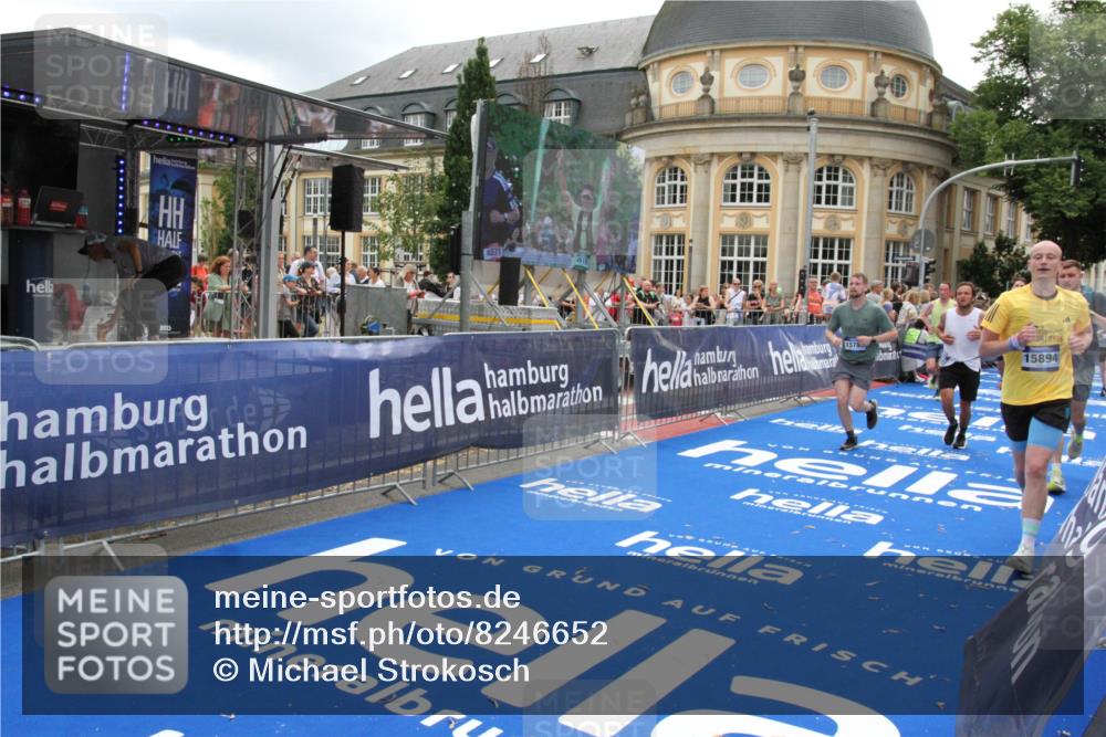 29.06.2025 - hella hamburg halbmarathon Michael Strokosch http://msf.ph/oto/8246652 29.06.2025 10:49:29 Ziel 1342, 1476, 2878, 4183, 4185, 8437, 8813, 11339, 11779, 11819, 12670, 13269, 14838, 15422, 15784, 15894, 15966, 16891, 18476, 18887, 18960 meine-sportfotos.de