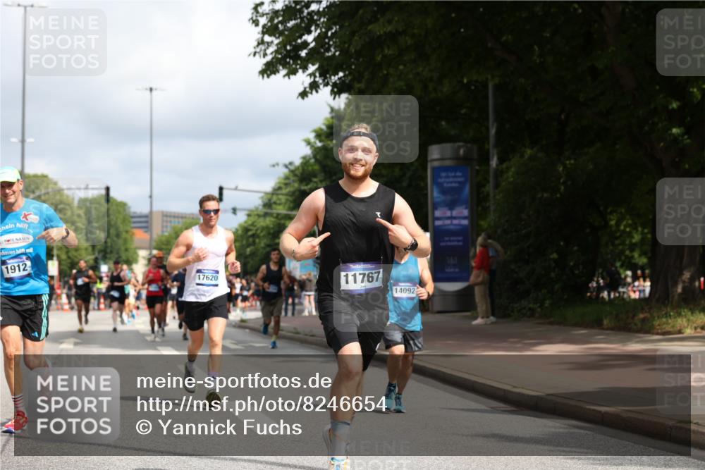 29.06.2025 - hella hamburg halbmarathon Yannick Fuchs http://msf.ph/oto/8246654 29.06.2025 10:35:14 20KM 1677, 1882, 1912, 2324, 2568, 2714, 2949, 3332, 4843, 4889, 5007, 5014, 5026, 5050, 5410, 5745, 5916, 6080, 6429, 7080, 7284, 8074, 8370, 8465, 8629, 8966, 9979, 10369, 10934, 10968, 10978, 11767, 11959, 12365, 13029, 13158, 13667, 14092, 14820, 15164, 15493, 15542, 15689, 16201, 16249, 16347, 16599, 17214, 17620, 17724, 17971, 18173, 18192, 18399 meine-sportfotos.de