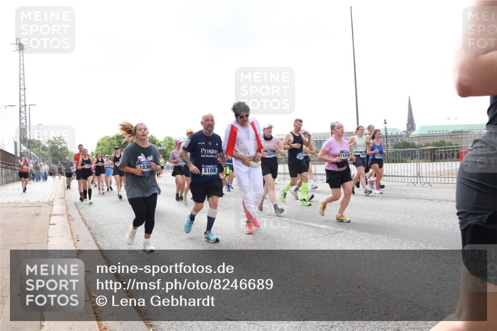 29.06.2025 - hella hamburg halbmarathon Lena Gebhardt http://msf.ph/oto/8246689 29.06.2025 10:45:30 Lombardsbrücke 1033, 1060, 1085, 1685, 1713, 1798, 1983, 2008, 2216, 2217, 2550, 2657, 2664, 2917, 2973, 3160, 3164, 3357, 3377, 3879, 3993, 4099, 4102, 4186, 4224, 4306, 4337, 4388, 4504, 4820, 4851, 5044, 5099, 5108, 5190, 5339, 5635, 5636, 5949, 6150, 6509, 6763, 6788, 6911, 6922, 6980, 7283, 7530, 7541, 7699, 7859, 7912, 8594, 8605, 8745, 8762, 9620, 10030, 10182, 10225, 10327, 10329, 11314, 12198, 12332, 12334 meine-sportfotos.de