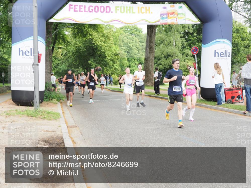 29.06.2025 - hella hamburg halbmarathon MichiJ http://msf.ph/oto/8246699 29.06.2025 10:28:28 Zwischen KM18-KM19 1975, 3626, 4398, 4766, 8933, 9116, 9294, 10369, 10968, 12088, 12372 meine-sportfotos.de