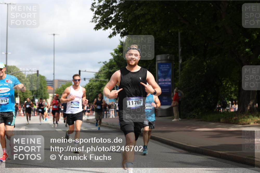 29.06.2025 - hella hamburg halbmarathon Yannick Fuchs http://msf.ph/oto/8246702 29.06.2025 10:35:14 20KM 1677, 1882, 1912, 2324, 2568, 2714, 2949, 3332, 4843, 4889, 5007, 5014, 5026, 5050, 5410, 5745, 5916, 6080, 6429, 7080, 7284, 8074, 8370, 8465, 8629, 8966, 9979, 10369, 10934, 10968, 10978, 11767, 11959, 12365, 13029, 13158, 13667, 14092, 14820, 15164, 15493, 15542, 15689, 16201, 16249, 16347, 16599, 17214, 17620, 17724, 17971, 18173, 18192, 18399 meine-sportfotos.de
