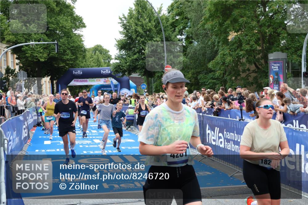 29.06.2025 - hella hamburg halbmarathon Zöllner http://msf.ph/oto/8246720 29.06.2025 10:57:16 Ziel 1387, 1877, 2676, 4167, 4940, 8585, 9577, 9884, 10383, 11590, 11612, 13750, 14139, 15110, 15229, 15664, 15726, 17660, 17848, 17993, 19184 meine-sportfotos.de