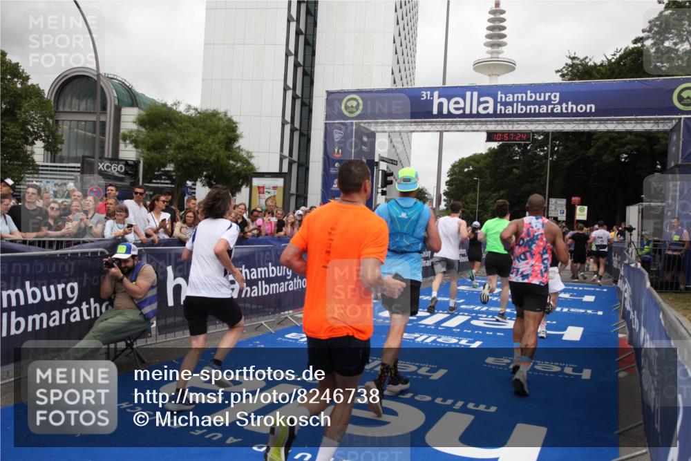 29.06.2025 - hella hamburg halbmarathon Michael Strokosch http://msf.ph/oto/8246738 29.06.2025 10:57:23 Ziel 2417, 2676, 4940, 5926, 6272, 8585, 9450, 9577, 9934, 10383, 11590, 12014, 12590, 13664, 15229, 15664, 16625, 17660, 17779, 17848, 17993 meine-sportfotos.de