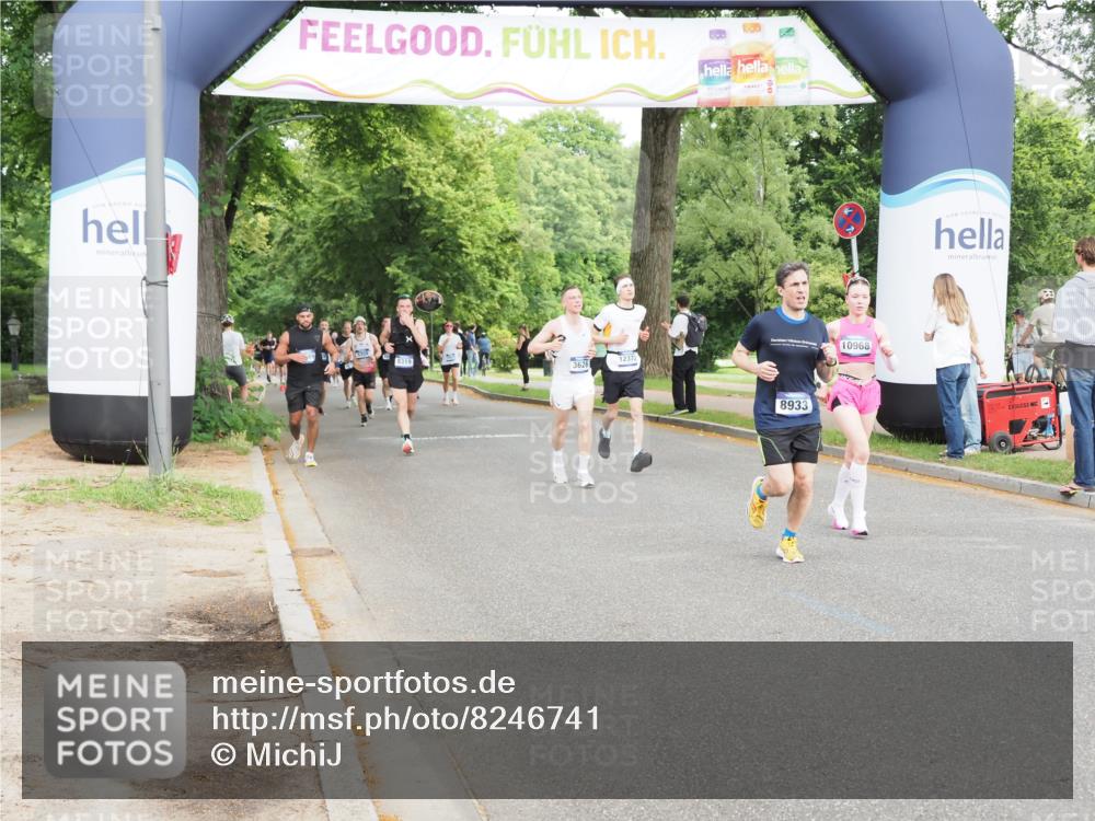 29.06.2025 - hella hamburg halbmarathon MichiJ http://msf.ph/oto/8246741 29.06.2025 10:28:28 Zwischen KM18-KM19 1975, 3626, 4398, 4766, 8933, 9116, 9294, 10369, 10968, 12088, 12372 meine-sportfotos.de