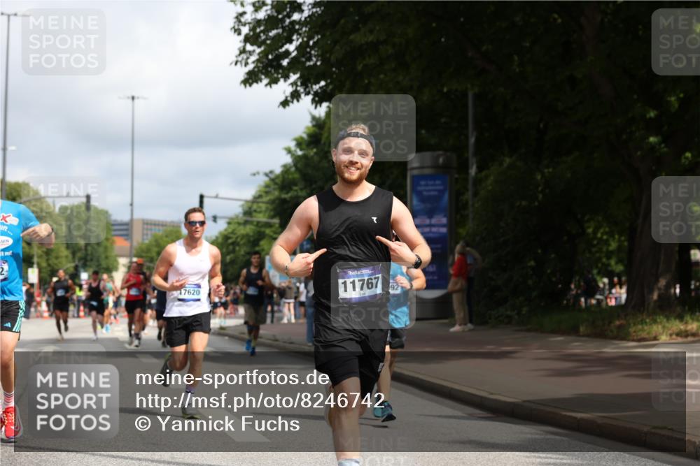 29.06.2025 - hella hamburg halbmarathon Yannick Fuchs http://msf.ph/oto/8246742 29.06.2025 10:35:14 20KM 1677, 1882, 1912, 2324, 2568, 2714, 2949, 3332, 4843, 4889, 5007, 5014, 5026, 5050, 5410, 5745, 5916, 6080, 6429, 7080, 7284, 8074, 8370, 8465, 8629, 8966, 9979, 10369, 10934, 10968, 10978, 11767, 11959, 12365, 13029, 13158, 13667, 14092, 14820, 15164, 15493, 15542, 15689, 16201, 16249, 16347, 16599, 17214, 17620, 17724, 17971, 18173, 18192, 18399 meine-sportfotos.de