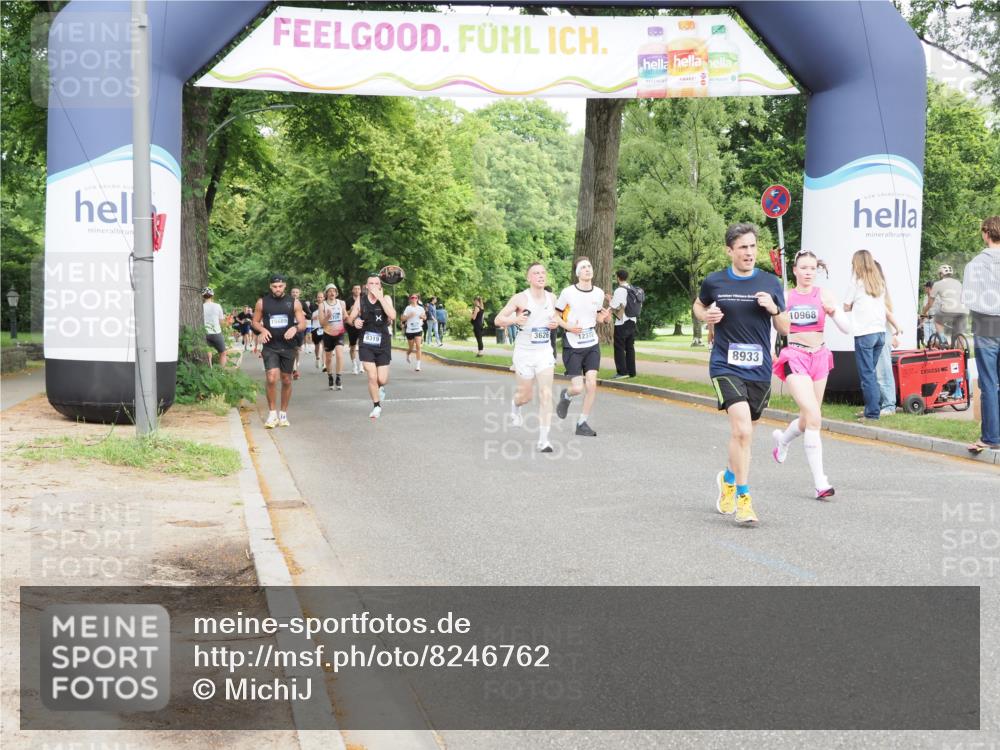 29.06.2025 - hella hamburg halbmarathon MichiJ http://msf.ph/oto/8246762 29.06.2025 10:28:28 Zwischen KM18-KM19 1975, 3626, 4398, 4766, 8933, 9116, 9294, 10369, 10968, 12088, 12372 meine-sportfotos.de