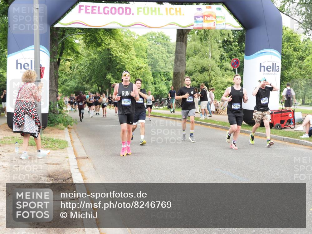 29.06.2025 - hella hamburg halbmarathon MichiJ http://msf.ph/oto/8246769 29.06.2025 10:51:10 Zwischen KM18-KM19 2698, 3572, 5354, 5365, 8578, 9680, 10694, 12177, 13939, 16639, 18520 meine-sportfotos.de