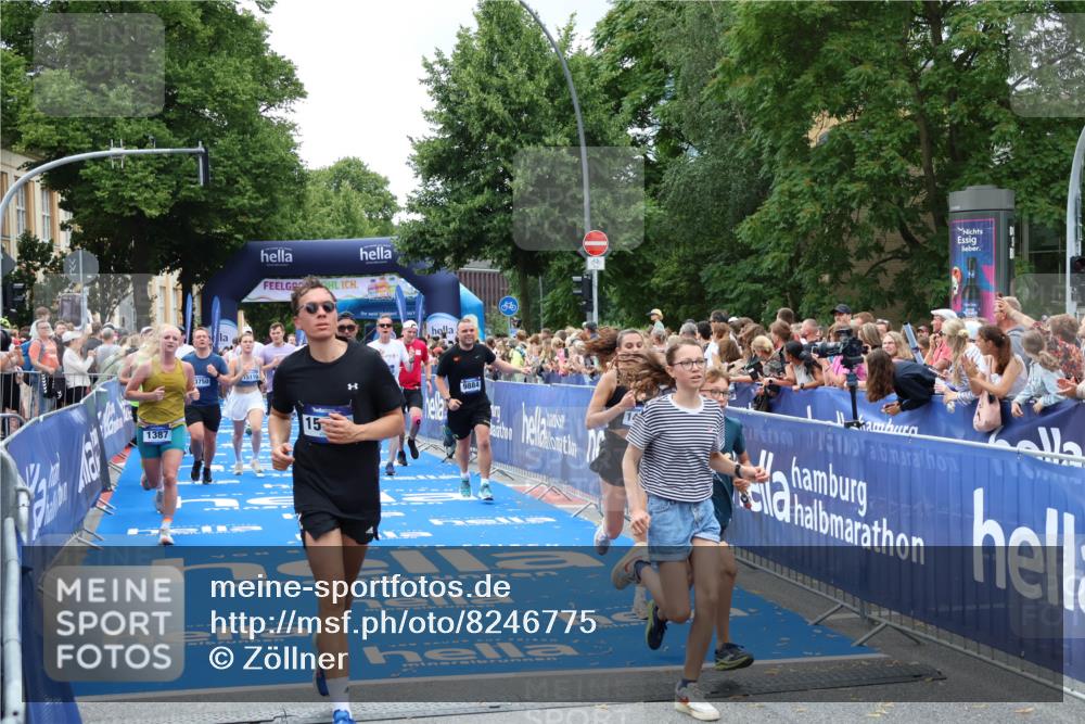 29.06.2025 - hella hamburg halbmarathon Zöllner http://msf.ph/oto/8246775 29.06.2025 10:57:17 Ziel 1387, 1877, 2417, 2676, 4167, 4940, 8585, 9577, 9884, 9934, 10383, 11590, 11612, 13750, 14139, 15110, 15229, 15664, 15726, 17660, 17779, 17848, 17993, 19184 meine-sportfotos.de