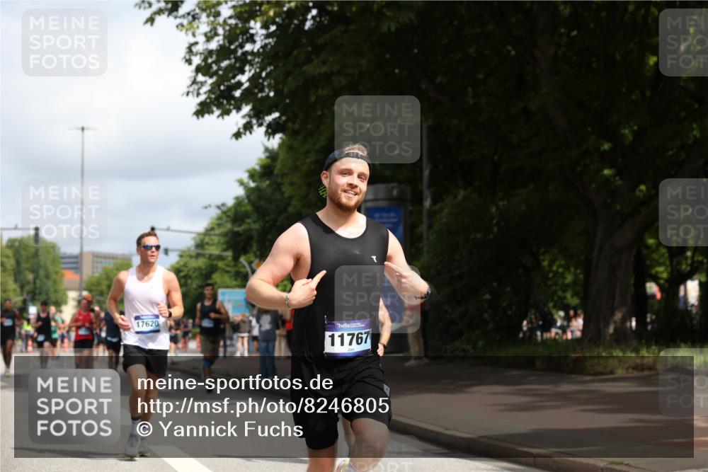 29.06.2025 - hella hamburg halbmarathon Yannick Fuchs http://msf.ph/oto/8246805 29.06.2025 10:35:14 20KM 1677, 1882, 1912, 2324, 2568, 2714, 2949, 3332, 4843, 4889, 5007, 5014, 5026, 5050, 5410, 5745, 5916, 6080, 6429, 7080, 7284, 8074, 8370, 8465, 8629, 8966, 9979, 10369, 10934, 10968, 10978, 11767, 11959, 12365, 13029, 13158, 13667, 14092, 14820, 15164, 15493, 15542, 15689, 16201, 16249, 16347, 16599, 17214, 17620, 17724, 17971, 18173, 18192, 18399 meine-sportfotos.de
