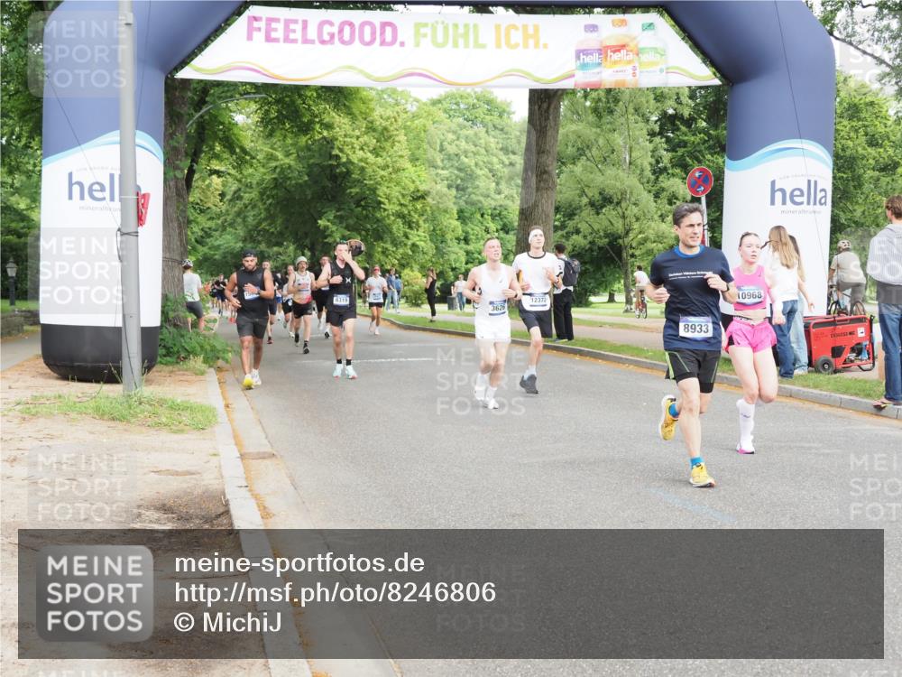 29.06.2025 - hella hamburg halbmarathon MichiJ http://msf.ph/oto/8246806 29.06.2025 10:28:28 Zwischen KM18-KM19 1975, 3626, 4398, 4766, 8933, 9116, 9294, 10369, 10968, 12088, 12372 meine-sportfotos.de