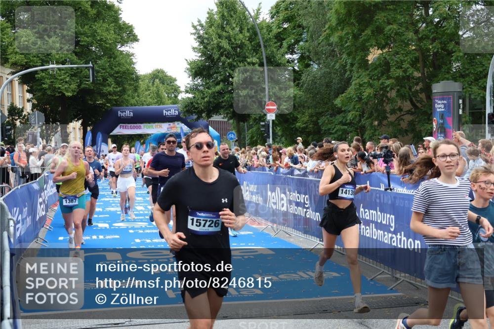 29.06.2025 - hella hamburg halbmarathon Zöllner http://msf.ph/oto/8246815 29.06.2025 10:57:18 Ziel 1387, 1877, 2417, 2676, 4167, 4940, 8585, 9577, 9884, 9934, 10383, 11590, 11612, 12014, 13750, 14139, 15110, 15229, 15664, 16625, 17660, 17779, 17848, 17993, 19184 meine-sportfotos.de