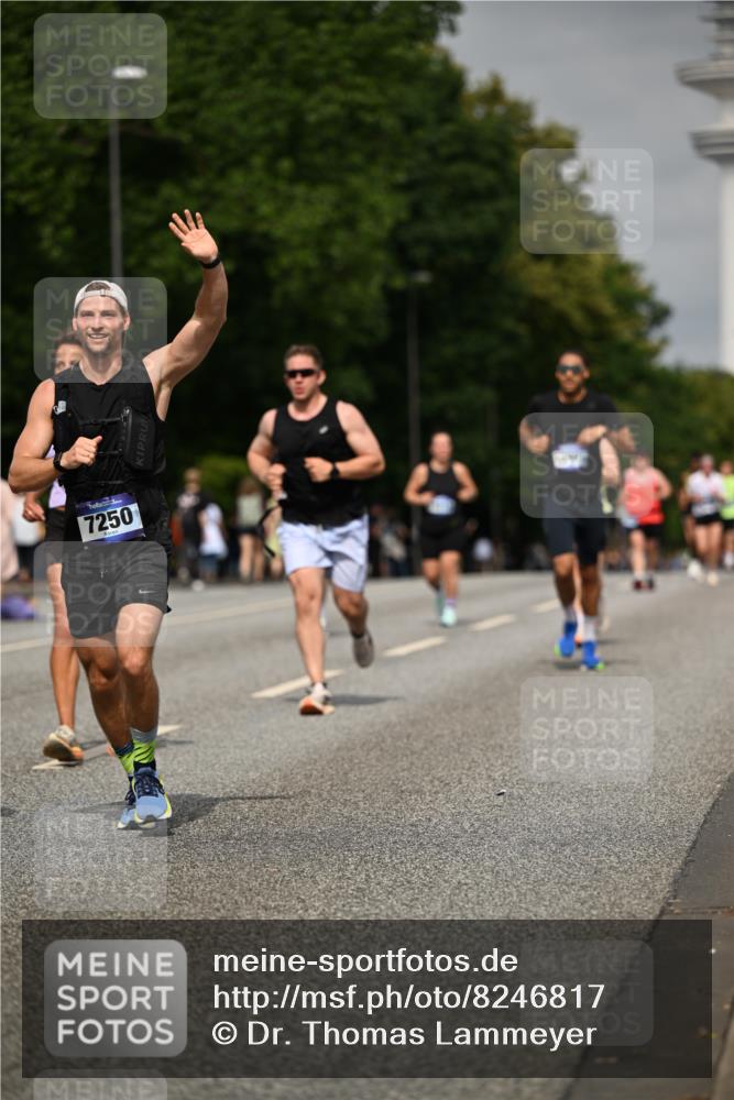 29.06.2025 - hella hamburg halbmarathon Dr. Thomas Lammeyer http://msf.ph/oto/8246817 29.06.2025 10:14:15 Kennedybrücke 1052, 1186, 1456, 1483, 1513, 1573, 4389, 7042, 7058, 7250, 7685, 8090, 8685, 8890, 9681, 9816, 9988, 11027, 11180 meine-sportfotos.de
