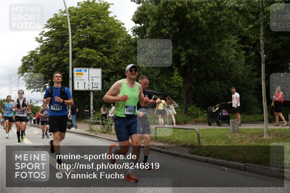 29.06.2025 - hella hamburg halbmarathon Yannick Fuchs http://msf.ph/oto/8246819 29.06.2025 10:47:45 20KM 1030, 1151, 1267, 1422, 1502, 1727, 1870, 2058, 2070, 2354, 2518, 2630, 3096, 3819, 5020, 5259, 5638, 5866, 6294, 6481, 6511, 6512, 6629, 6762, 6877, 6942, 7274, 7395, 7918, 8285, 8335, 8447, 9380, 9791, 9922, 10891, 11068, 11844, 12321, 12379, 12607, 12632, 12909, 13032, 13033, 13397, 13794, 13865, 13912, 13997, 14702, 15146, 15441, 15502, 15838, 15856, 15946, 16477, 16780, 17348, 17482, 18134, 18143, 18418, 18487, 18514, 18612 meine-sportfotos.de