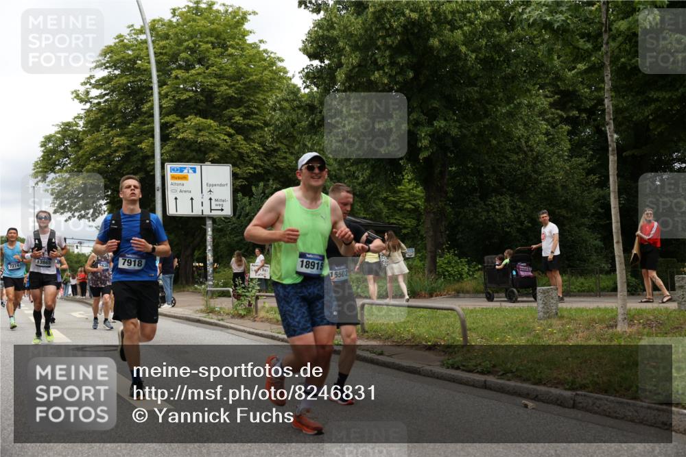 29.06.2025 - hella hamburg halbmarathon Yannick Fuchs http://msf.ph/oto/8246831 29.06.2025 10:47:45 20KM 1030, 1151, 1267, 1422, 1502, 1727, 1870, 2058, 2070, 2354, 2518, 2630, 3096, 3819, 5020, 5259, 5638, 5866, 6294, 6481, 6511, 6512, 6629, 6762, 6877, 6942, 7274, 7395, 7918, 8285, 8335, 8447, 9380, 9791, 9922, 10891, 11068, 11844, 12321, 12379, 12607, 12632, 12909, 13032, 13033, 13397, 13794, 13865, 13912, 13997, 14702, 15146, 15441, 15502, 15838, 15856, 15946, 16477, 16780, 17348, 17482, 18134, 18143, 18418, 18487, 18514, 18612 meine-sportfotos.de