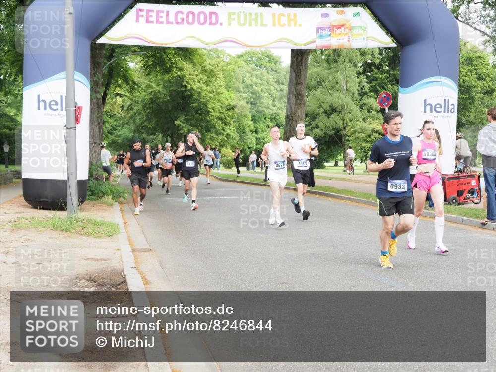 29.06.2025 - hella hamburg halbmarathon MichiJ http://msf.ph/oto/8246844 29.06.2025 10:28:28 Zwischen KM18-KM19 1975, 3626, 4398, 4766, 8933, 9116, 9294, 10369, 10968, 12088, 12372 meine-sportfotos.de