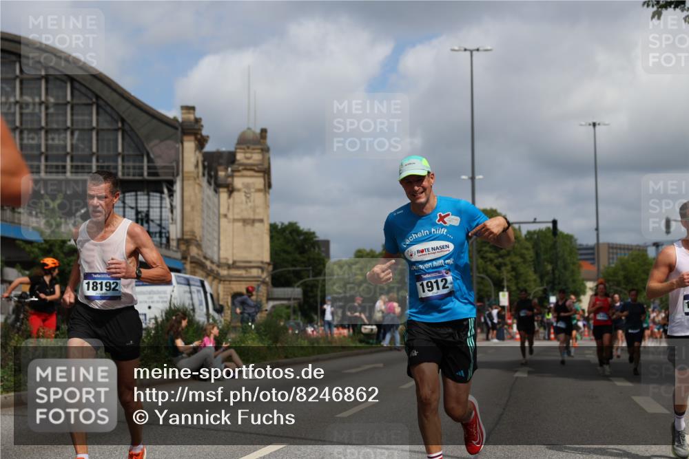 29.06.2025 - hella hamburg halbmarathon Yannick Fuchs http://msf.ph/oto/8246862 29.06.2025 10:35:15 20KM 1677, 1882, 1912, 2324, 2568, 2949, 3332, 4843, 4889, 5007, 5014, 5026, 5050, 5410, 5745, 5916, 6080, 6429, 7080, 7284, 8074, 8370, 8465, 8629, 8966, 9979, 10369, 10934, 10968, 10978, 11767, 11959, 12365, 13029, 13158, 13667, 14092, 14820, 15164, 15493, 15542, 15689, 16201, 16249, 16347, 16599, 17214, 17620, 17724, 17971, 18173, 18192, 18399 meine-sportfotos.de