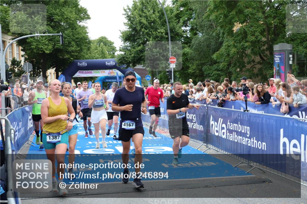 29.06.2025 - hella hamburg halbmarathon Zöllner http://msf.ph/oto/8246894 29.06.2025 10:57:19 Ziel 1387, 1877, 2417, 2676, 4167, 4940, 8585, 9450, 9577, 9884, 9934, 10383, 11590, 11612, 12014, 12590, 13750, 15110, 15229, 15664, 16625, 17660, 17779, 17848, 17993, 19184 meine-sportfotos.de