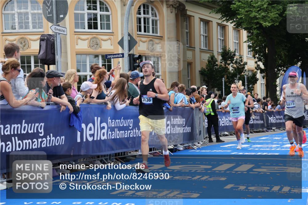 29.06.2025 - hella hamburg halbmarathon Strokosch-Dieckow http://msf.ph/oto/8246930 29.06.2025 10:39:00 Ziel 1164, 1445, 1803, 2262, 2980, 3136, 4359, 4759, 6682, 6686, 6687, 8958, 11447, 11619, 12137, 13137, 15561, 15873, 16820, 18734, 19151 meine-sportfotos.de