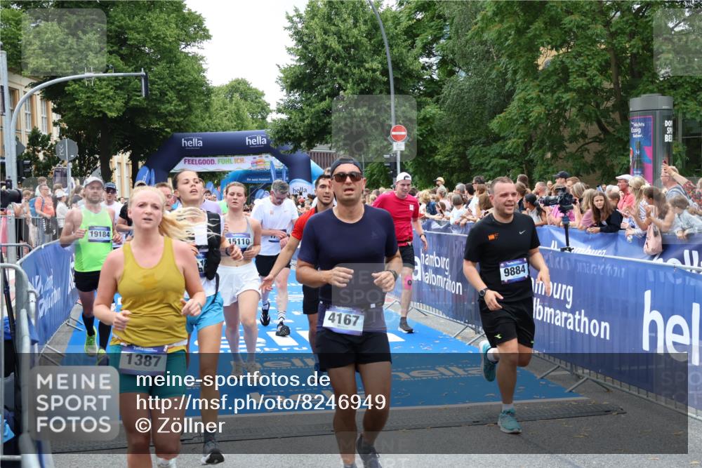 29.06.2025 - hella hamburg halbmarathon Zöllner http://msf.ph/oto/8246949 29.06.2025 10:57:20 Ziel 1387, 1877, 2417, 2676, 4167, 4940, 8585, 9450, 9577, 9884, 9934, 10383, 11590, 11612, 12014, 12590, 13664, 13750, 15110, 15229, 15664, 16625, 17660, 17779, 17848, 17993, 19184 meine-sportfotos.de