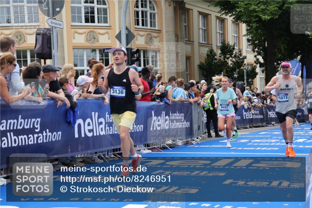 29.06.2025 - hella hamburg halbmarathon Strokosch-Dieckow http://msf.ph/oto/8246951 29.06.2025 10:39:00 Ziel 1164, 1445, 1803, 2262, 2980, 3136, 4359, 4759, 6682, 6686, 6687, 8958, 11447, 11619, 12137, 13137, 15561, 15873, 16820, 18734, 19151 meine-sportfotos.de