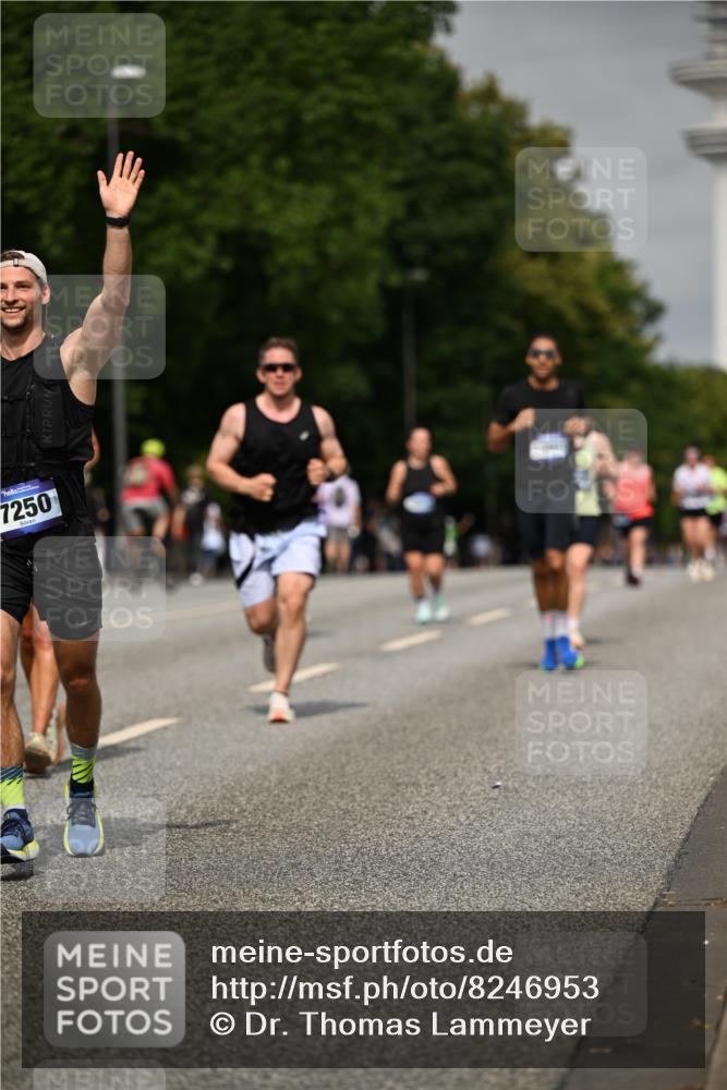 29.06.2025 - hella hamburg halbmarathon Dr. Thomas Lammeyer http://msf.ph/oto/8246953 29.06.2025 10:14:15 Kennedybrücke 1052, 1186, 1456, 1483, 1513, 1573, 4389, 7042, 7058, 7250, 7685, 8090, 8685, 8890, 9681, 9816, 9988, 11027, 11180 meine-sportfotos.de