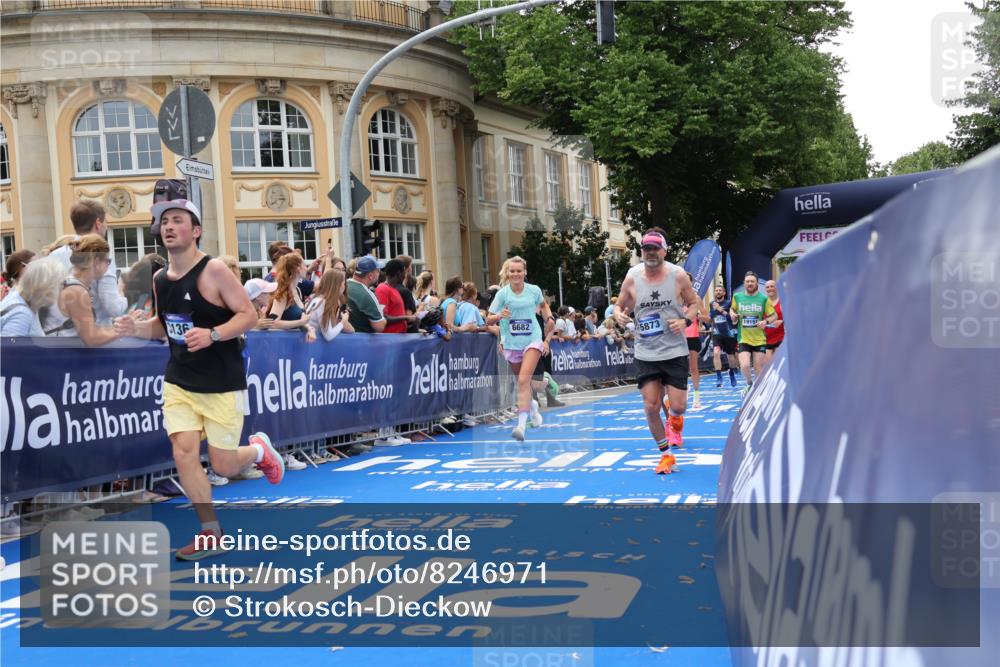 29.06.2025 - hella hamburg halbmarathon Strokosch-Dieckow http://msf.ph/oto/8246971 29.06.2025 10:39:00 Ziel 1164, 1445, 1803, 2262, 2980, 3136, 4359, 4759, 6682, 6686, 6687, 8958, 11447, 11619, 12137, 13137, 15561, 15873, 16820, 18734, 19151 meine-sportfotos.de