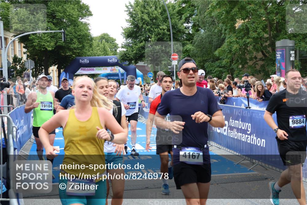 29.06.2025 - hella hamburg halbmarathon Zöllner http://msf.ph/oto/8246978 29.06.2025 10:57:20 Ziel 1387, 1877, 2417, 2676, 4167, 4940, 8585, 9450, 9577, 9884, 9934, 10383, 11590, 11612, 12014, 12590, 13664, 13750, 15110, 15229, 15664, 16625, 17660, 17779, 17848, 17993, 19184 meine-sportfotos.de