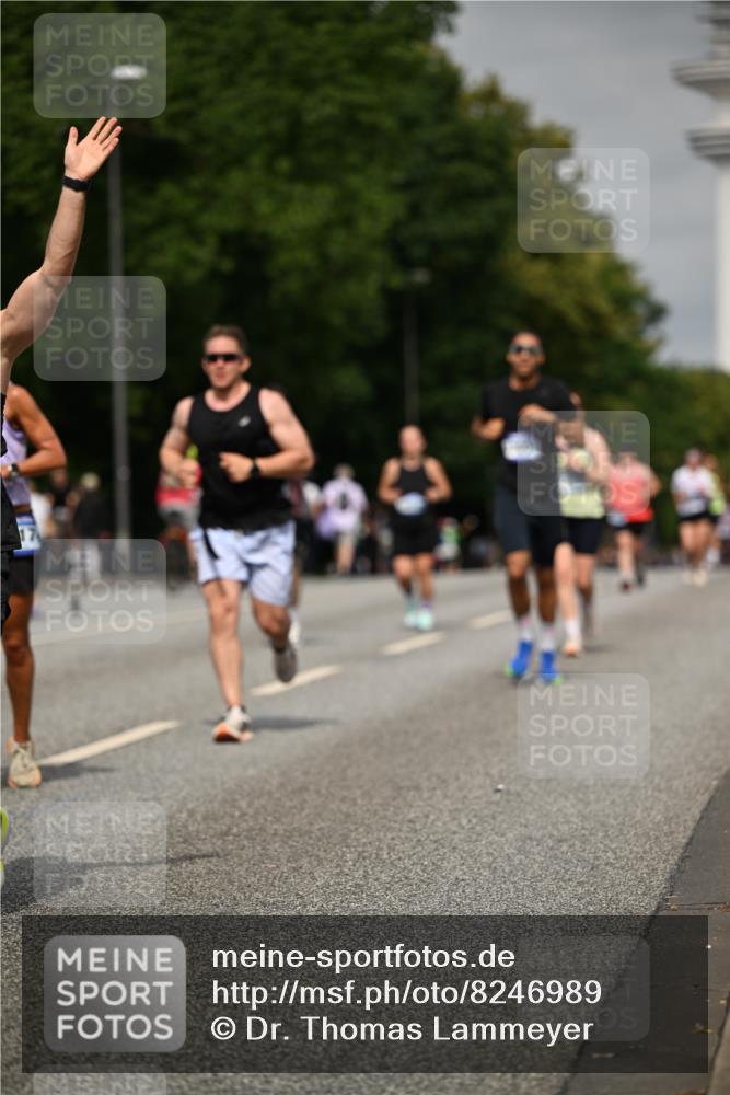 29.06.2025 - hella hamburg halbmarathon Dr. Thomas Lammeyer http://msf.ph/oto/8246989 29.06.2025 10:14:16 Kennedybrücke 1052, 1186, 1456, 1483, 1513, 1573, 4389, 7058, 7250, 7685, 8090, 8685, 8890, 9681, 9816, 9988, 11027, 11180 meine-sportfotos.de