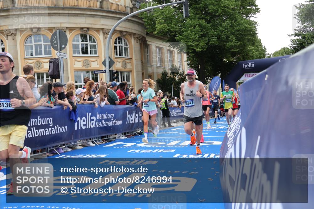 29.06.2025 - hella hamburg halbmarathon Strokosch-Dieckow http://msf.ph/oto/8246994 29.06.2025 10:39:01 Ziel 1164, 1445, 1803, 2262, 3136, 4359, 4759, 6682, 6686, 6687, 11447, 11619, 12137, 13137, 15556, 15561, 15873, 16656, 16820, 18734, 19151 meine-sportfotos.de