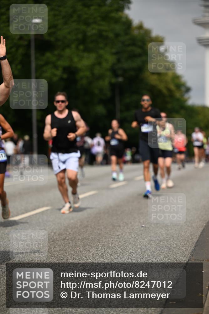 29.06.2025 - hella hamburg halbmarathon Dr. Thomas Lammeyer http://msf.ph/oto/8247012 29.06.2025 10:14:16 Kennedybrücke 1052, 1186, 1456, 1483, 1513, 1573, 4389, 7058, 7250, 7685, 8090, 8685, 8890, 9681, 9816, 9988, 11027, 11180 meine-sportfotos.de