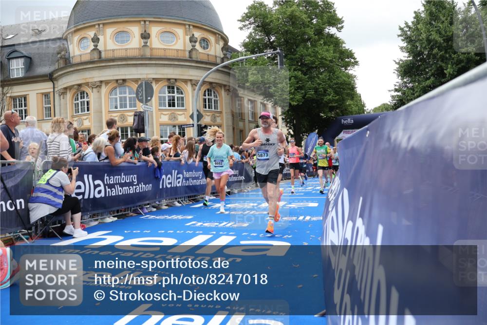 29.06.2025 - hella hamburg halbmarathon Strokosch-Dieckow http://msf.ph/oto/8247018 29.06.2025 10:39:01 Ziel 1164, 1445, 1803, 2262, 3136, 4359, 4759, 6682, 6686, 6687, 11447, 11619, 12137, 13137, 15556, 15561, 15873, 16656, 16820, 18734, 19151 meine-sportfotos.de