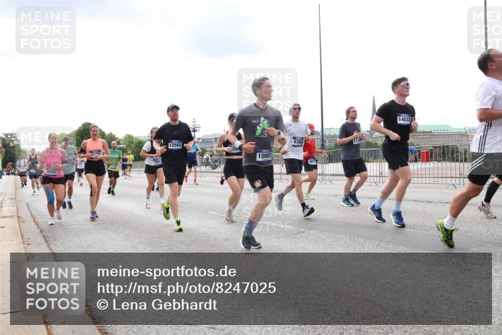 29.06.2025 - hella hamburg halbmarathon Lena Gebhardt http://msf.ph/oto/8247025 29.06.2025 10:34:01 Lombardsbrücke 1189, 1275, 1417, 1705, 1787, 1896, 2265, 2342, 2464, 2482, 2496, 2526, 2776, 2933, 3145, 3170, 3264, 3340, 3345, 3560, 3829, 3848, 4361, 4433, 4449, 4479, 4696, 4807, 4824, 4826, 4942, 5075, 5096, 5141, 5557, 5561, 5566, 5569, 5584, 5691, 5821, 5822, 5887, 6109, 6364, 6515, 6516, 6854, 6956, 6999, 7027, 7324, 7329, 7565, 7653, 8021, 8157, 8202, 8277, 8282, 8349, 8375, 8377, 8383, 8401, 9094, 9234, 9438, 9799, 9875, 9995, 10007, 10071, 10360, 10561, 11811 meine-sportfotos.de