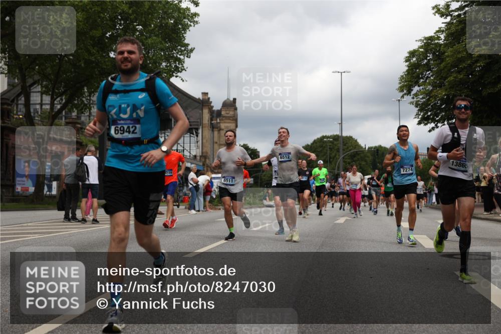 29.06.2025 - hella hamburg halbmarathon Yannick Fuchs http://msf.ph/oto/8247030 29.06.2025 10:47:46 20KM 1030, 1151, 1267, 1422, 1502, 1727, 1870, 2058, 2070, 2354, 2518, 2630, 3096, 3819, 5020, 5259, 5638, 5866, 6294, 6374, 6481, 6511, 6512, 6629, 6762, 6942, 7274, 7395, 7918, 8285, 8335, 8394, 8447, 9380, 9791, 9922, 10891, 11068, 11430, 11844, 12321, 12379, 12607, 12632, 12909, 13032, 13033, 13397, 13794, 13865, 13912, 13997, 14702, 15146, 15441, 15502, 15838, 15856, 15946, 16477, 16780, 17348, 17482, 18143, 18308, 18418, 18487, 18514, 18612 meine-sportfotos.de