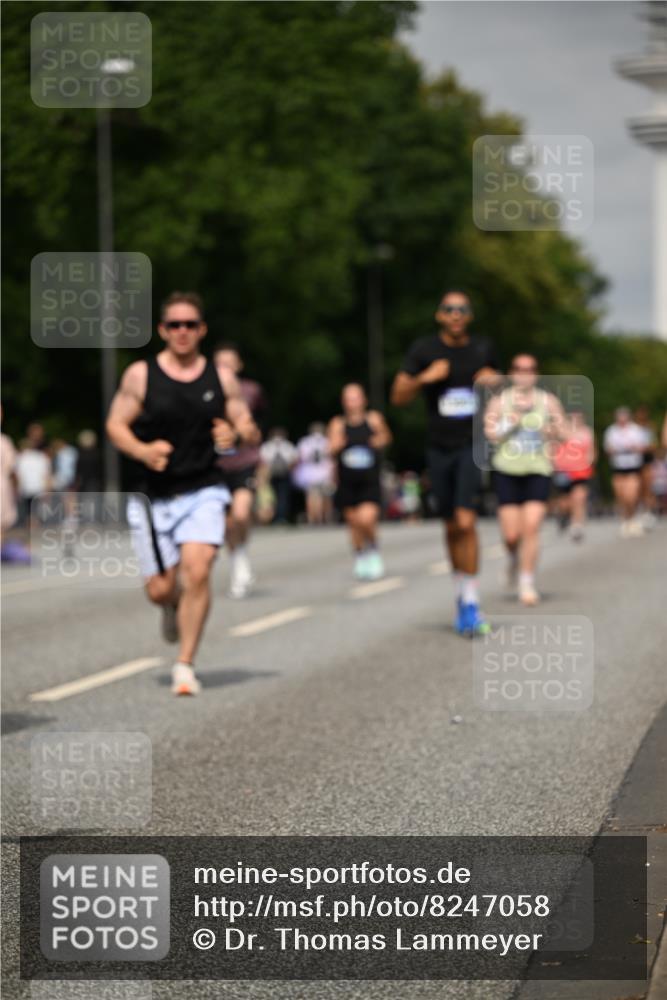 29.06.2025 - hella hamburg halbmarathon Dr. Thomas Lammeyer http://msf.ph/oto/8247058 29.06.2025 10:14:16 Kennedybrücke 1052, 1186, 1456, 1483, 1513, 1573, 4389, 7058, 7250, 7685, 8090, 8685, 8890, 9681, 9816, 9988, 11027, 11180 meine-sportfotos.de