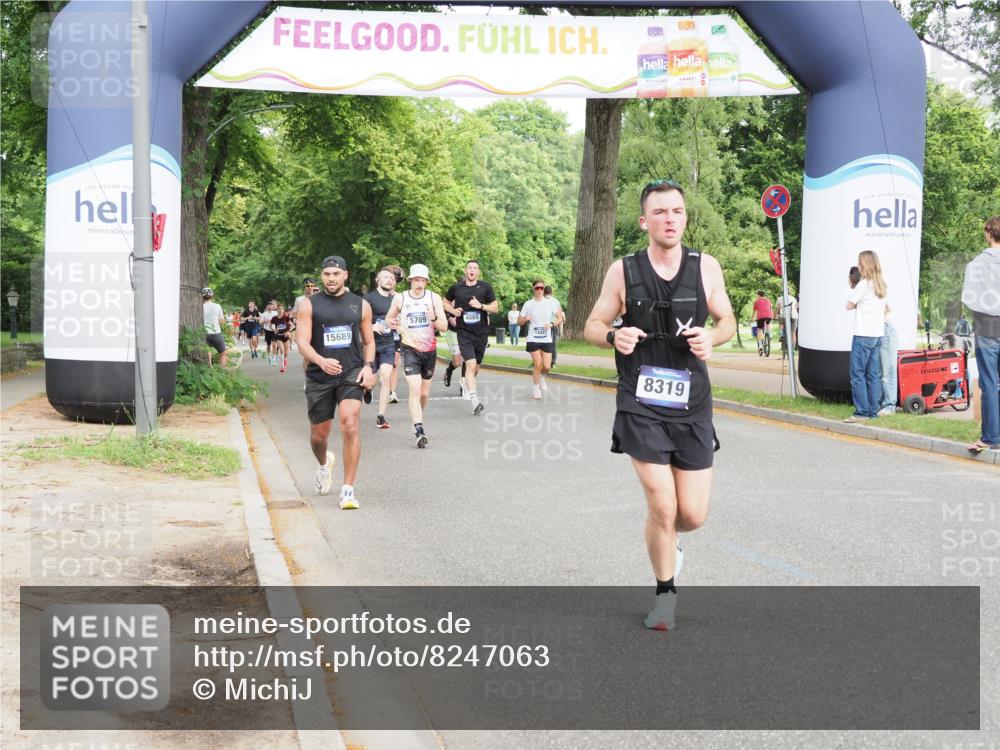 29.06.2025 - hella hamburg halbmarathon MichiJ http://msf.ph/oto/8247063 29.06.2025 10:28:32 Zwischen KM18-KM19 1975, 3626, 4766, 5709, 8319, 8933, 9116, 10968, 12372, 14077, 15689 meine-sportfotos.de