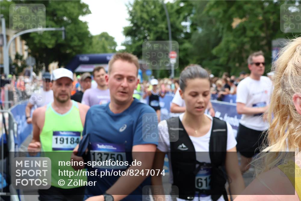 29.06.2025 - hella hamburg halbmarathon Zöllner http://msf.ph/oto/8247074 29.06.2025 10:57:22 Ziel 2417, 2676, 4940, 5926, 6272, 8585, 9450, 9577, 9934, 10383, 11590, 12014, 12590, 13664, 15229, 15664, 16625, 17660, 17779, 17848, 17993 meine-sportfotos.de