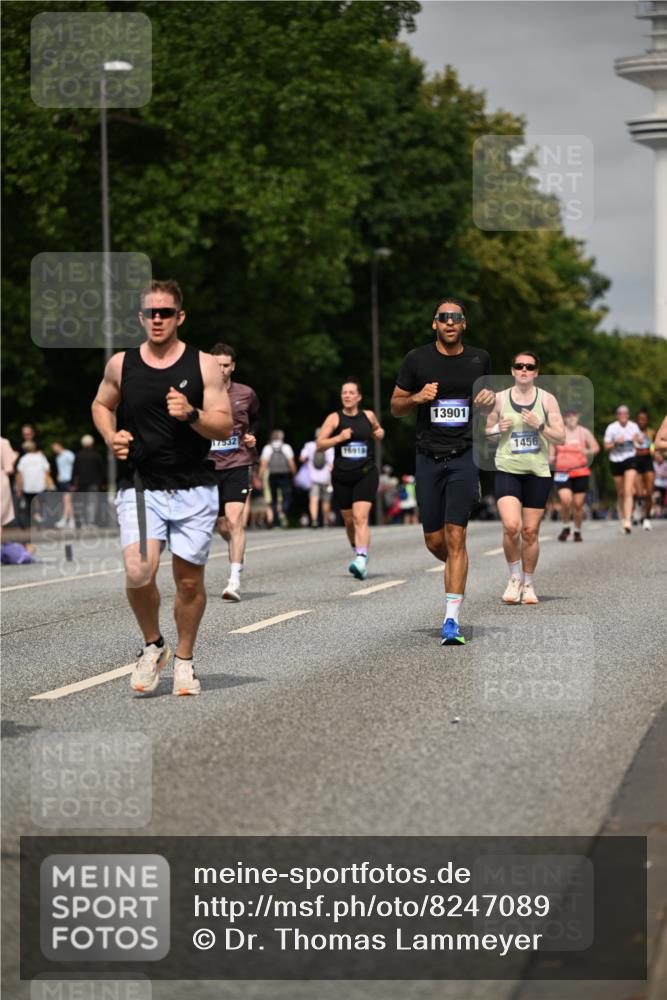29.06.2025 - hella hamburg halbmarathon Dr. Thomas Lammeyer http://msf.ph/oto/8247089 29.06.2025 10:14:16 Kennedybrücke 1052, 1186, 1456, 1483, 1513, 1573, 4389, 7058, 7250, 7685, 8090, 8685, 8890, 9681, 9816, 9988, 11027, 11180 meine-sportfotos.de