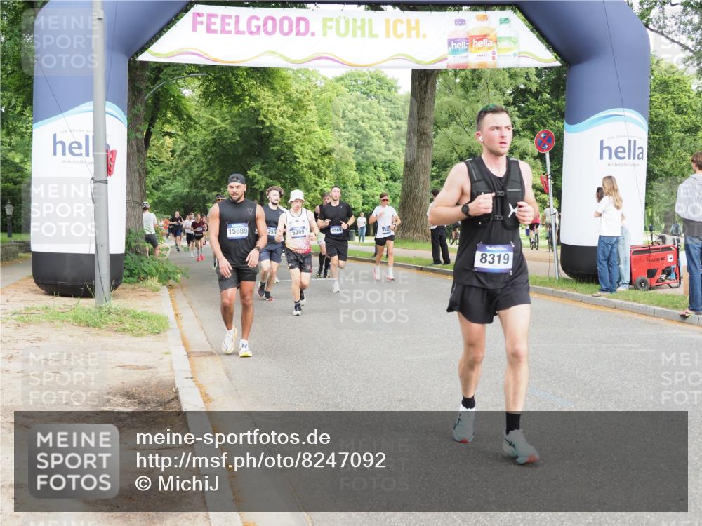 29.06.2025 - hella hamburg halbmarathon MichiJ http://msf.ph/oto/8247092 29.06.2025 10:28:32 Zwischen KM18-KM19 1975, 3626, 4766, 5709, 8319, 8933, 9116, 10968, 12372, 14077, 15689 meine-sportfotos.de