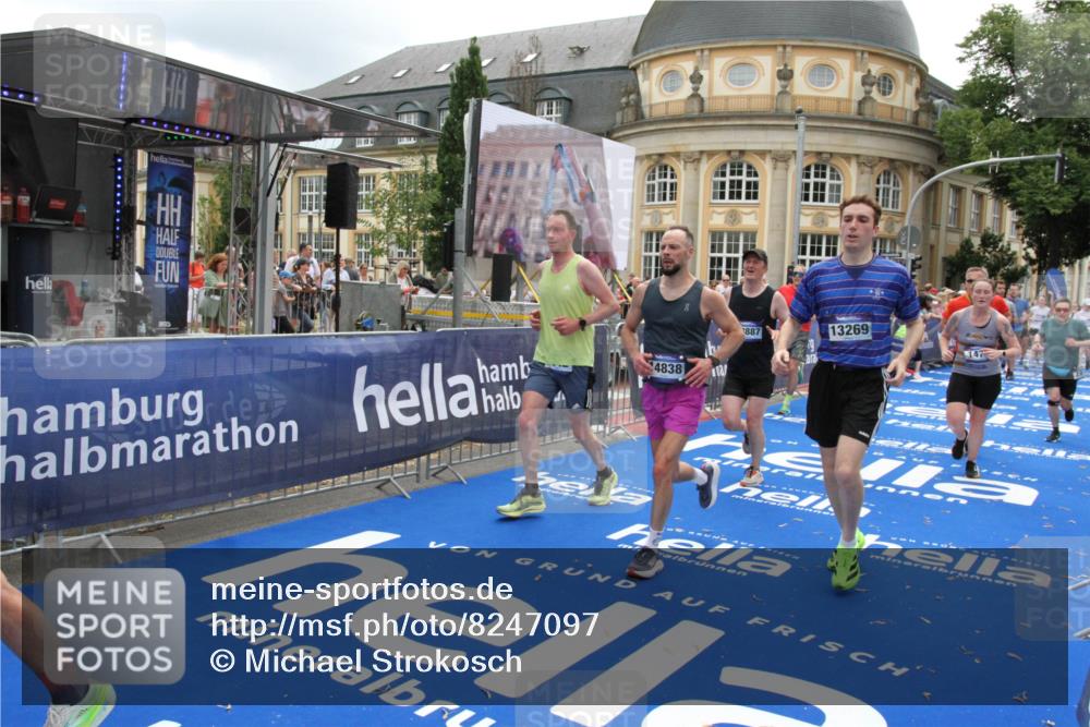 29.06.2025 - hella hamburg halbmarathon Michael Strokosch http://msf.ph/oto/8247097 29.06.2025 10:49:32 Ziel 1342, 1476, 2592, 2596, 2878, 8437, 8689, 8813, 11339, 11340, 11779, 12094, 12670, 13233, 13269, 14838, 15784, 15857, 15894, 15966, 16114, 16592, 16891, 18476, 18887, 18960 meine-sportfotos.de