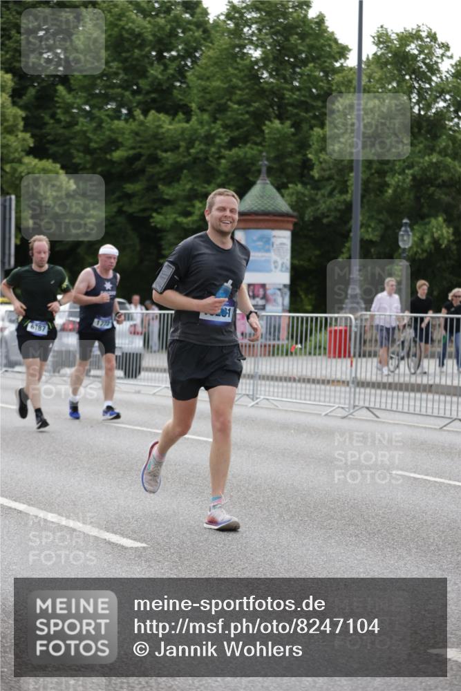 29.06.2025 - hella hamburg halbmarathon Jannik Wohlers http://msf.ph/oto/8247104 29.06.2025 10:30:38 Lombardsbrücke 1773, 2097, 2268, 3131, 4561, 6195, 6620, 6787, 7351, 8757, 9576, 10989, 11981, 11988, 12384, 12627, 14095, 14803, 15466, 15589, 17224, 17463, 17509, 17742, 17966, 19052, 19226 meine-sportfotos.de