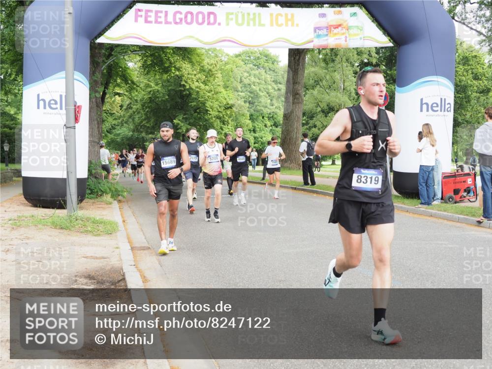 29.06.2025 - hella hamburg halbmarathon MichiJ http://msf.ph/oto/8247122 29.06.2025 10:28:32 Zwischen KM18-KM19 1975, 3626, 4766, 5709, 8319, 8933, 9116, 10968, 12372, 14077, 15689 meine-sportfotos.de