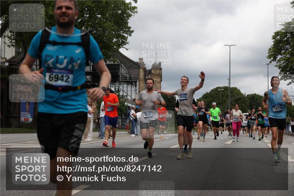 29.06.2025 - hella hamburg halbmarathon Yannick Fuchs http://msf.ph/oto/8247142 29.06.2025 10:47:46 20KM 1030, 1151, 1267, 1422, 1502, 1727, 1870, 2058, 2070, 2354, 2518, 2630, 3096, 3819, 5020, 5259, 5638, 5866, 6294, 6374, 6481, 6511, 6512, 6629, 6762, 6942, 7274, 7395, 7918, 8285, 8335, 8394, 8447, 9380, 9791, 9922, 10891, 11068, 11430, 11844, 12321, 12379, 12607, 12632, 12909, 13032, 13033, 13397, 13794, 13865, 13912, 13997, 14702, 15146, 15441, 15502, 15838, 15856, 15946, 16477, 16780, 17348, 17482, 18143, 18308, 18418, 18487, 18514, 18612 meine-sportfotos.de