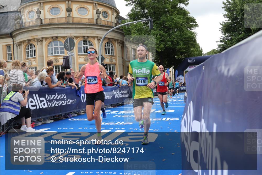 29.06.2025 - hella hamburg halbmarathon Strokosch-Dieckow http://msf.ph/oto/8247174 29.06.2025 10:39:04 Ziel 1164, 1445, 1803, 2262, 3136, 3282, 4359, 4759, 6682, 6686, 6687, 11447, 11619, 12137, 15556, 15561, 15873, 16656, 16820, 18149, 18547, 18734, 19151 meine-sportfotos.de