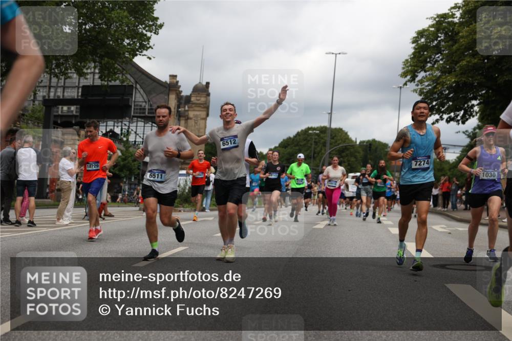 29.06.2025 - hella hamburg halbmarathon Yannick Fuchs http://msf.ph/oto/8247269 29.06.2025 10:47:47 20KM 1030, 1151, 1267, 1422, 1502, 1727, 1870, 2058, 2070, 2354, 2518, 2630, 3096, 3819, 5020, 5259, 5638, 5866, 6294, 6374, 6481, 6511, 6512, 6629, 6762, 6942, 7274, 7395, 7478, 7918, 8285, 8335, 8394, 8447, 9380, 9791, 9922, 10891, 11068, 11430, 11844, 12321, 12379, 12607, 12632, 12909, 13032, 13033, 13397, 13794, 13865, 13912, 14702, 15146, 15441, 15502, 15838, 15856, 15946, 16477, 16780, 17348, 17482, 18143, 18308, 18418, 18487, 18514, 18612, 19067 meine-sportfotos.de