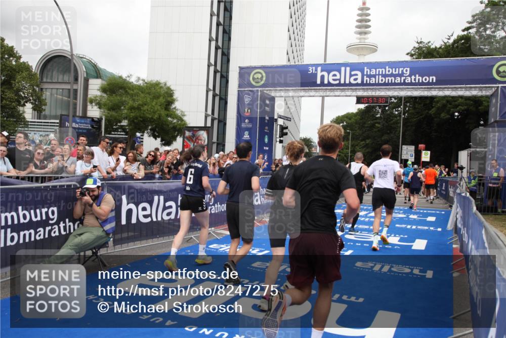 29.06.2025 - hella hamburg halbmarathon Michael Strokosch http://msf.ph/oto/8247275 29.06.2025 10:57:29 Ziel 3435, 5926, 6272, 6281, 6302, 8393, 9450, 9727, 12144, 12590, 13394, 13664, 15695, 16093, 16830, 17160, 17758, 17828 meine-sportfotos.de