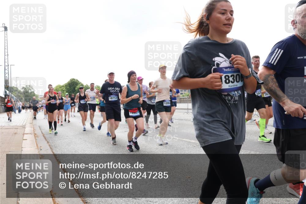 29.06.2025 - hella hamburg halbmarathon Lena Gebhardt http://msf.ph/oto/8247285 29.06.2025 10:45:31 Lombardsbrücke 1033, 1060, 1085, 1104, 1685, 1713, 1798, 1983, 2008, 2216, 2217, 2522, 2550, 2657, 2664, 2917, 2965, 2973, 3160, 3164, 3357, 3377, 3879, 3993, 4099, 4102, 4186, 4224, 4306, 4337, 4388, 4504, 4820, 4851, 5044, 5099, 5108, 5190, 5339, 5635, 5636, 5949, 6133, 6150, 6509, 6623, 6763, 6788, 6911, 6922, 6980, 7283, 7530, 7541, 7699, 7859, 7912, 8594, 8605, 8745, 8762, 9620, 10030, 10182, 10225, 10327, 10329, 11314, 12198, 12332, 12334 meine-sportfotos.de