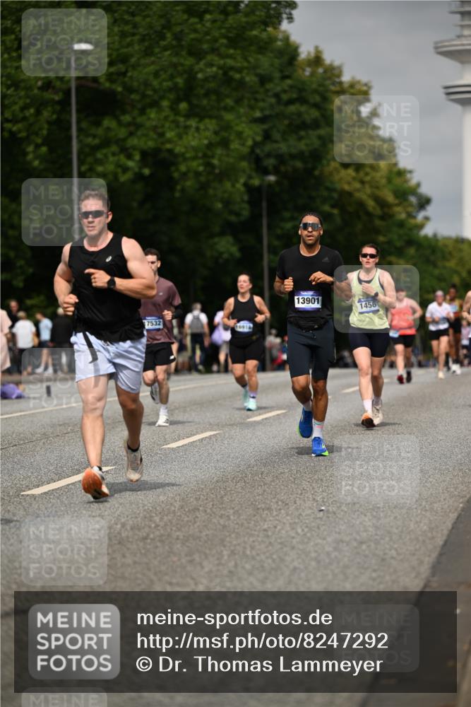 29.06.2025 - hella hamburg halbmarathon Dr. Thomas Lammeyer http://msf.ph/oto/8247292 29.06.2025 10:14:16 Kennedybrücke 1052, 1186, 1456, 1483, 1513, 1573, 4389, 7058, 7250, 7685, 8090, 8685, 8890, 9681, 9816, 9988, 11027, 11180 meine-sportfotos.de